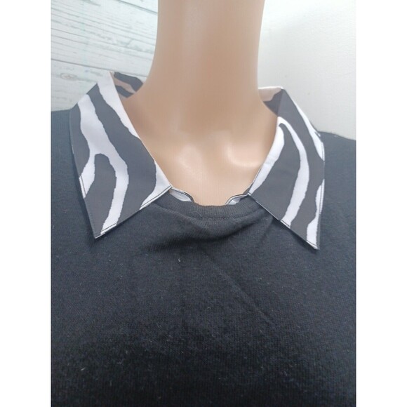 Chicos Women Size 1 Pull Over Sweater pretty Shade Black white Animal print - Picture 2 of 7